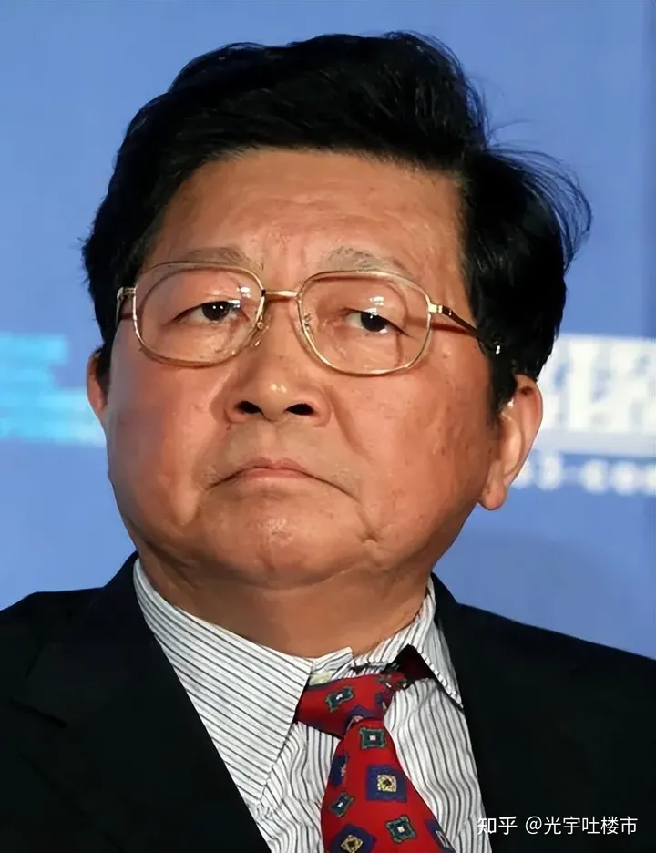 都急了，年轻人报复性存钱，建议拿1/3存款买房的专家回应了（报复性补偿心理）