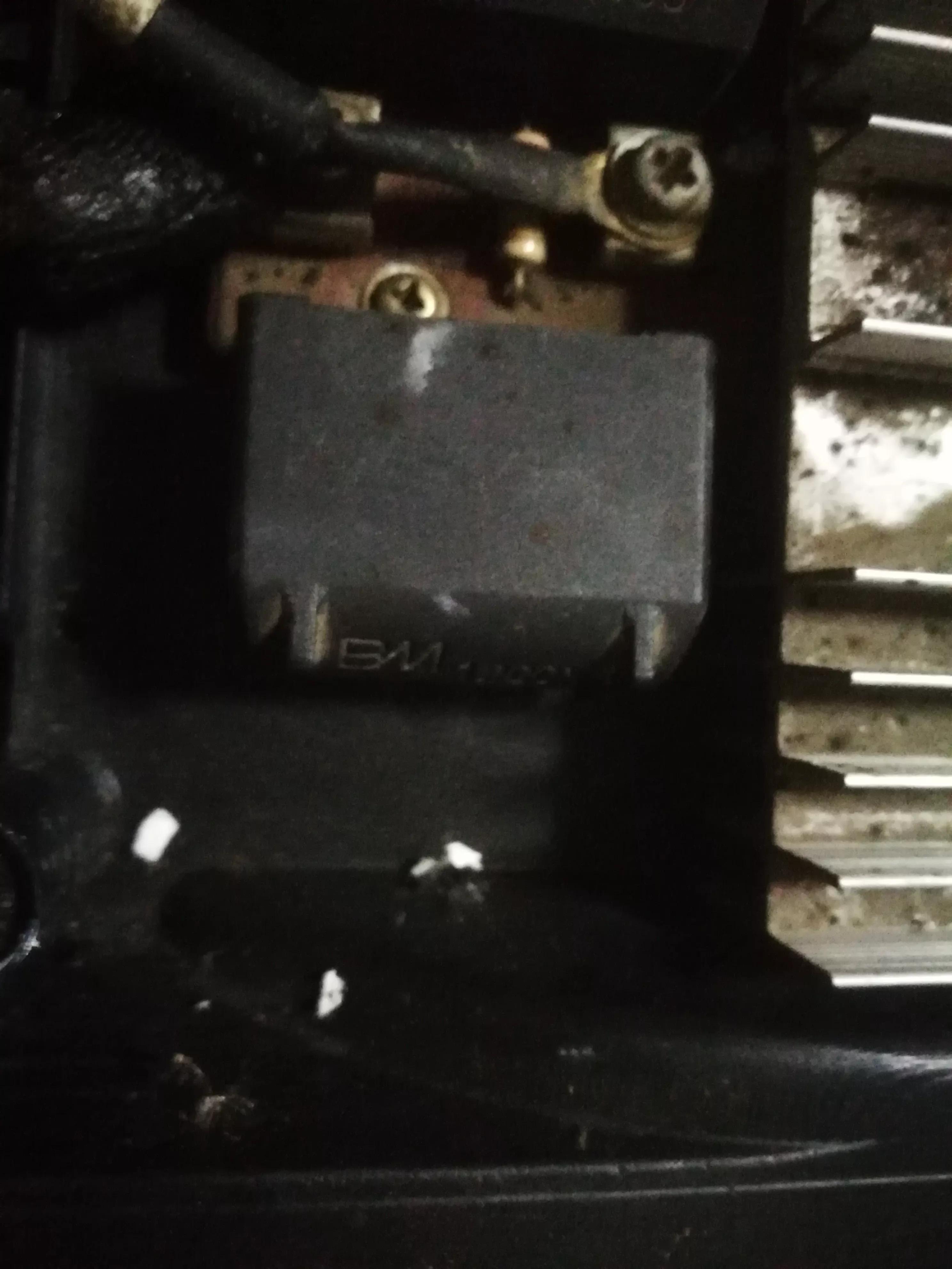 维修一例电磁炉间断开机故障分析-电磁炉老是断电什么故障?