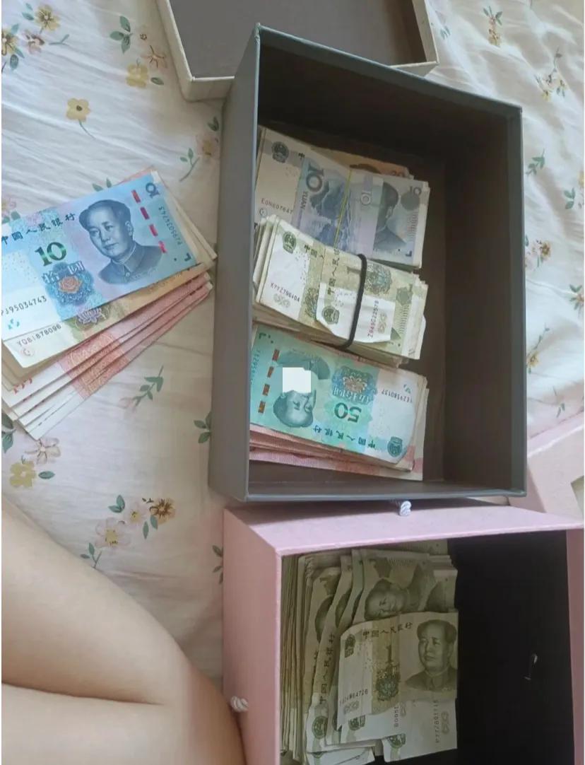 90后惹怒专家,就因报复性存钱,不再摆烂：网友喊专家“闭嘴吧”（90后招谁惹谁了说说）