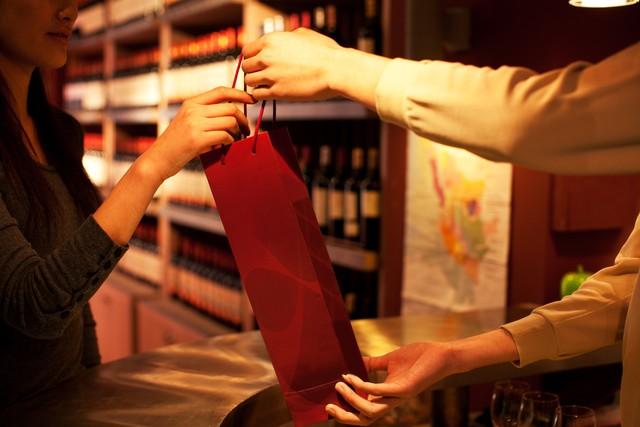 90后惹怒专家,就因报复性存钱,不再摆烂：网友喊专家“闭嘴吧”（90后招谁惹谁了说说）