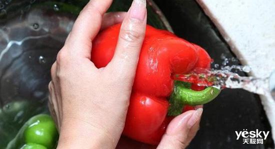 健康饮水去除“杂质” 家用净水设备到底有没有用？-饮用水净化器真的好吗