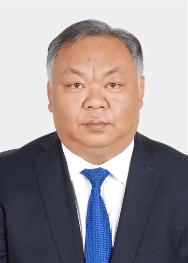 女副区长“白色发型”引关注！官方回应（女副区长被杀案真相视频）