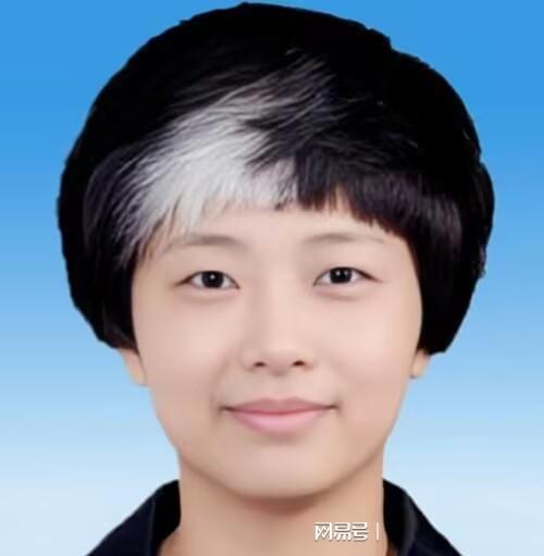 深圳女副区长白发照片走红网络, 官方澄清, 天生如此, 无需关注（深圳市女区长）
