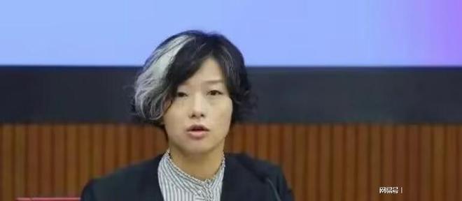 深圳女副区长白发照片走红网络, 官方澄清, 天生如此, 无需关注（深圳市女区长）