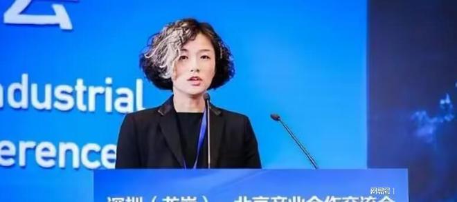 深圳女副区长白发照片走红网络, 官方澄清, 天生如此, 无需关注（深圳市女区长）