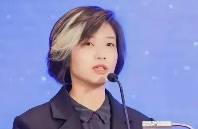 深圳女副区长白发照片走红网络, 官方澄清, 天生如此, 无需关注（深圳市女区长）