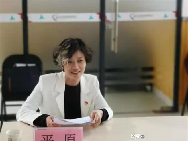 深圳女副区长白发照片走红网络, 官方澄清, 天生如此, 无需关注（深圳市女区长）