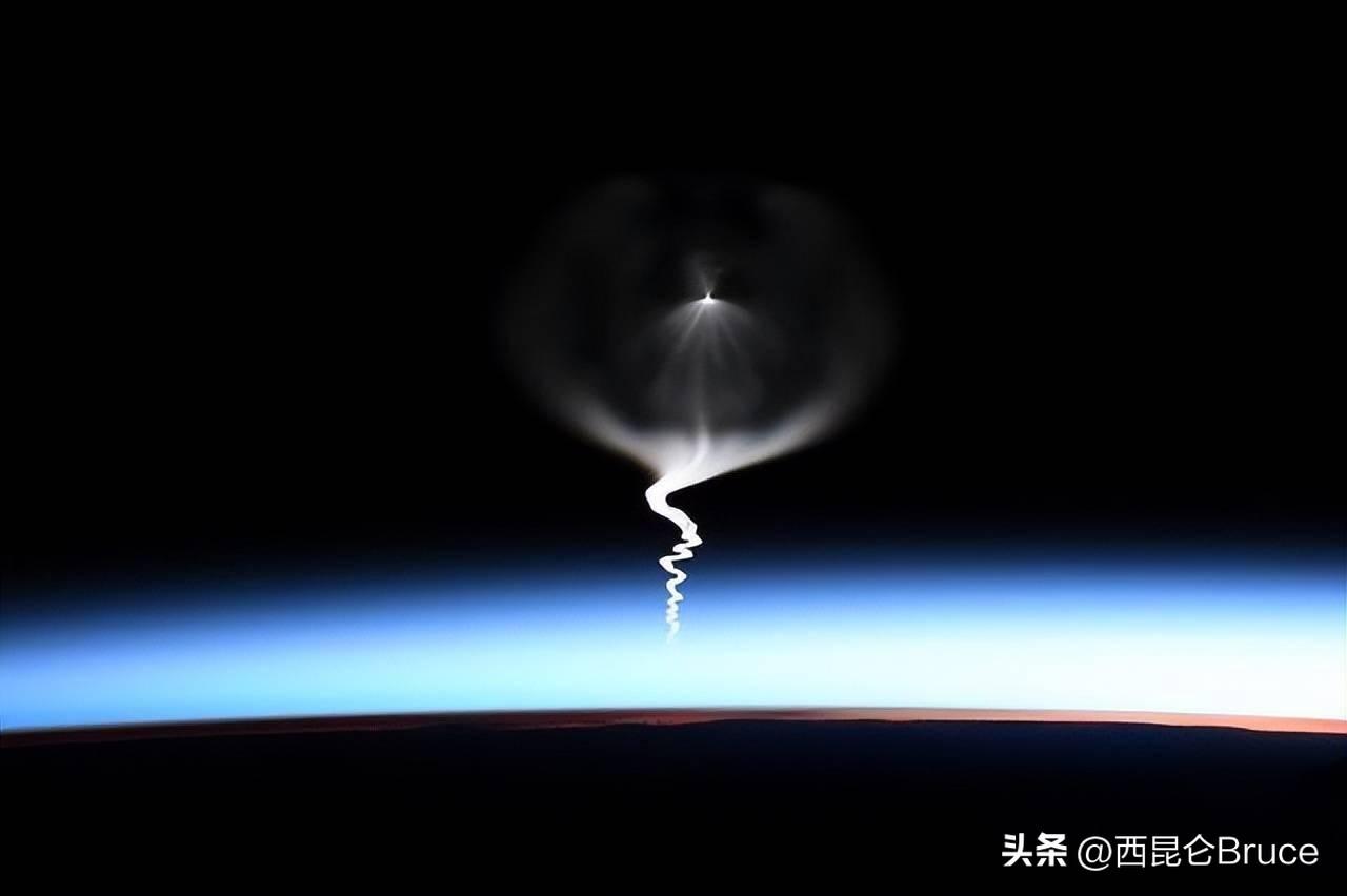 和外星人跟有关？乌克兰首都上空现"巨大光球"，美乌双方矛盾解释（乌克兰克林姆林宫）