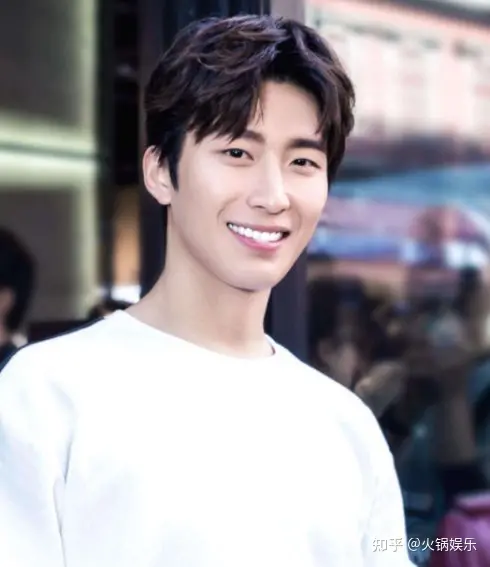 “赘婿”窦骁：入行11年不温不火，情定赌王之女何超莲，他凭啥？-窦骁何超莲最近新消息