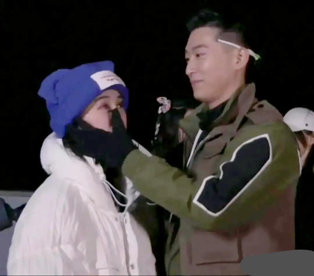 窦骁“嫁入”豪门之路，和他背后隐藏的3位年轻“富婆”-窦骁富家女