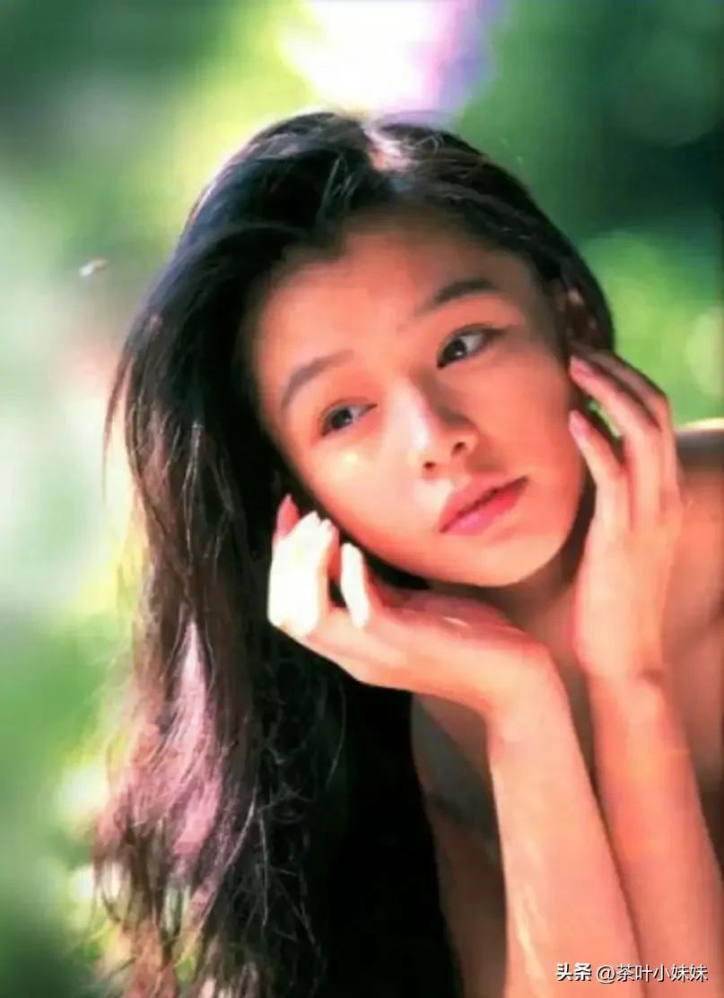 身家400亿，四任男友皆绝色，何超莲为何下嫁窦骁-何超莲为什么能看上窦骁知乎