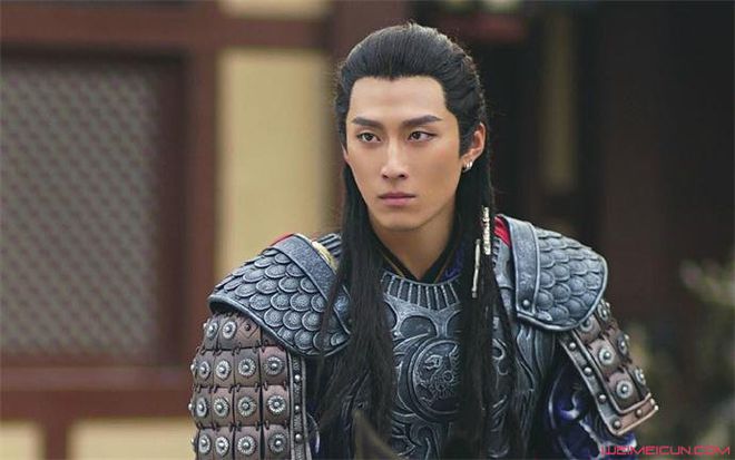 窦骁父母是谁及干什么的 窦骁雄厚背景父母惊人身份遭起底-窦骁家世显赫