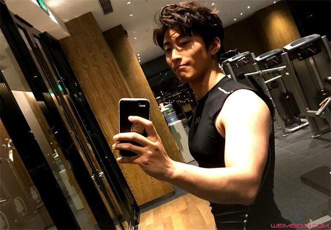 窦骁父母是谁及干什么的 窦骁雄厚背景父母惊人身份遭起底-窦骁家世显赫