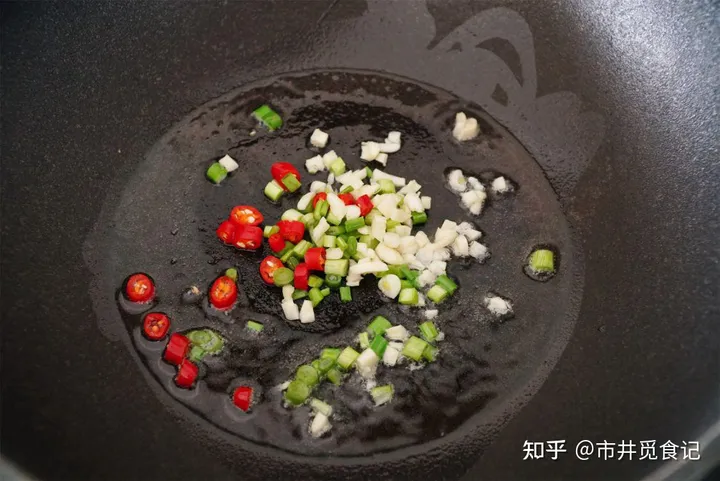 5月5日立夏，“五月第一鲜”该吃了，炒肉末是绝配，鲜美又营养-五月六月炒什么