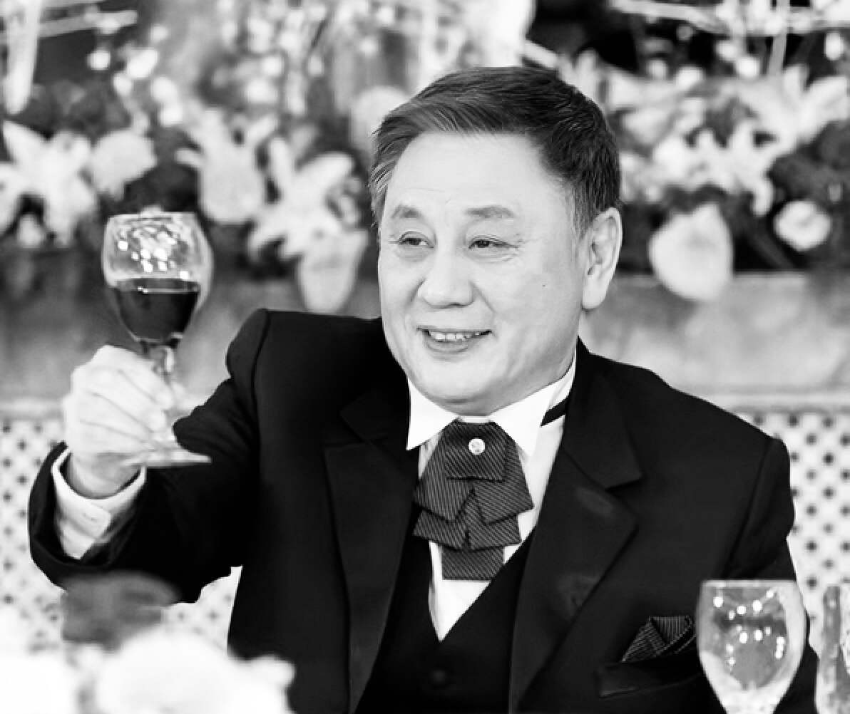 突传死讯！香港知名影星因病离世，生前爱吃甜食一度胖到240斤（香港巨星死于不幸事件视频）