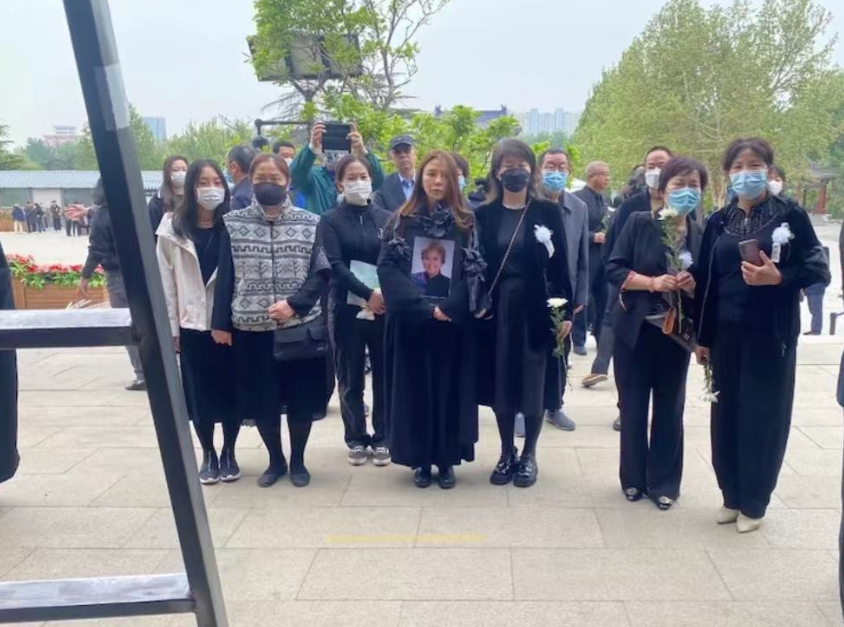 悲痛！4天内6位名人去世，4人病逝1人整容去世，每一位都令人惋惜（四天内是什么意思）