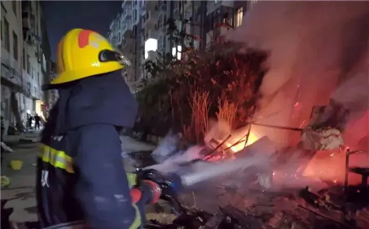 火灾案例警示 | 贵州一民房发生火灾，两名女童不幸丧生！（贵州发生火灾事件原因）