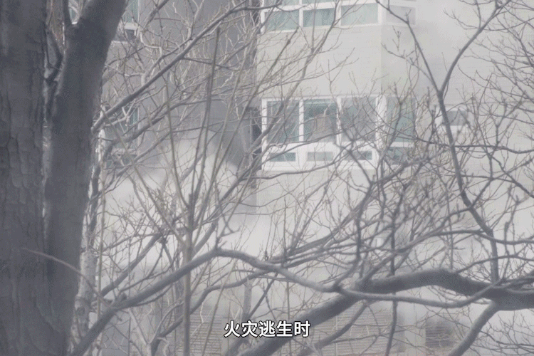 同在火灾下，11岁小孩自救生还，一成年女子自救竟从高楼坠亡！这两者之间为何相差这么大？在遇到火情时，我们该如何急救？（火灾小孩受伤照片）