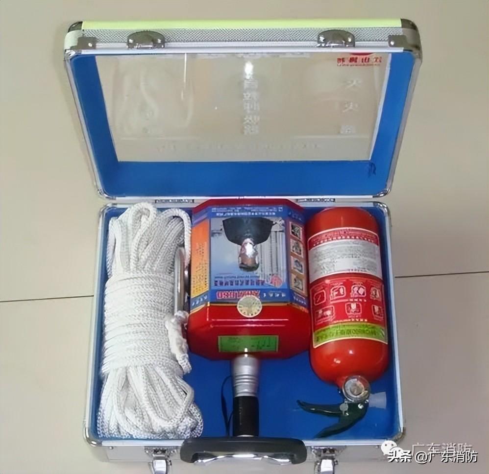 突发火灾，两孩子从三楼扔下后获救，她却不幸身亡！（小孩从二楼摔下来视频播放）