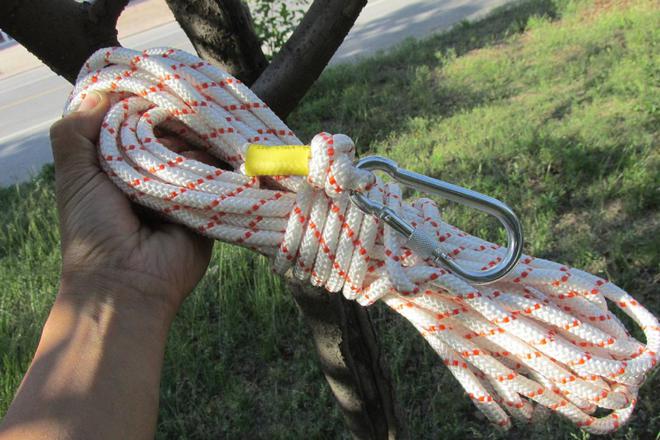 女子遇火灾将2娃扔下楼获救自己身亡 官方：意外摔伤头部致命（火灾女子坠楼视频）