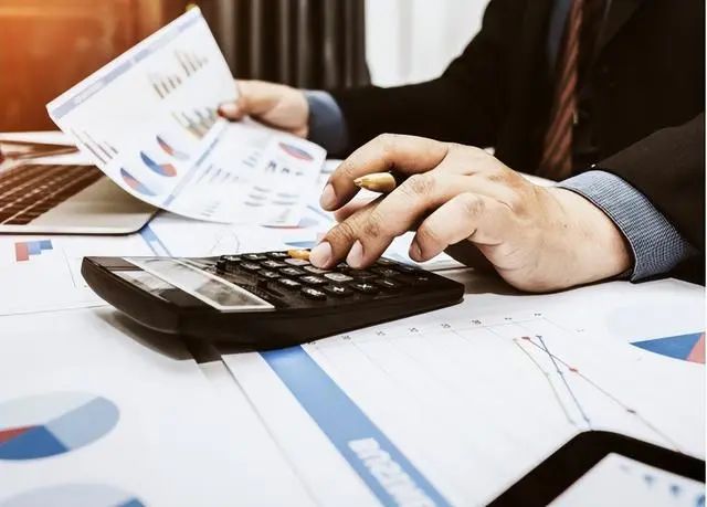 养老金调整，2021年涨4.5%，2022年涨4%，今年统一涨10%，可行吗-2021年养老金涨幅多少