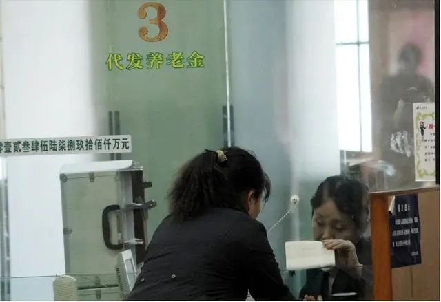 养老金调整，2021年涨4.5%，2022年涨4%，今年统一涨10%，可行吗-2021年养老金涨幅多少