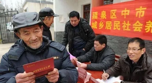 退休的人有福了，相关部门传来消息，2023年退休金或将按比例上涨-2022年退休政策最新标准