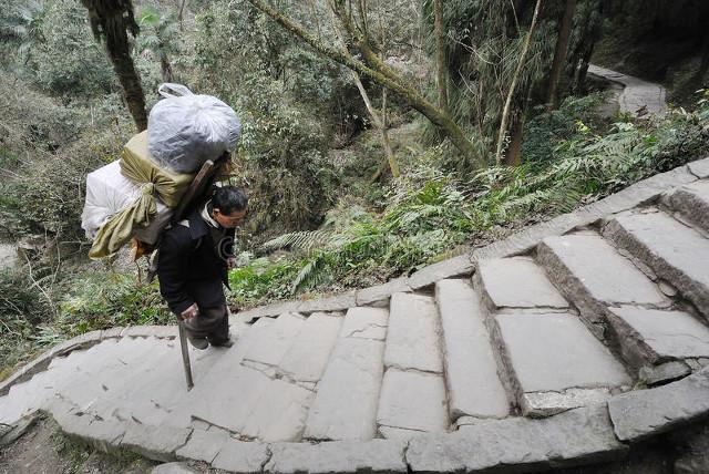 6月6日晚间养老金方案公布了？3000元养老金在湖南能涨多少钱？-湖南养老保险交3000退休拿多少