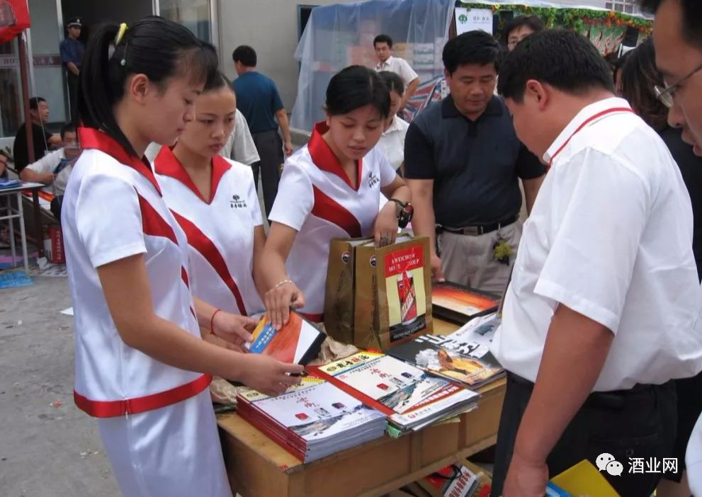 多少钱以上的白酒属于纯粮食酒呢？ 终于有答案了... ...-一般白酒多少钱一瓶