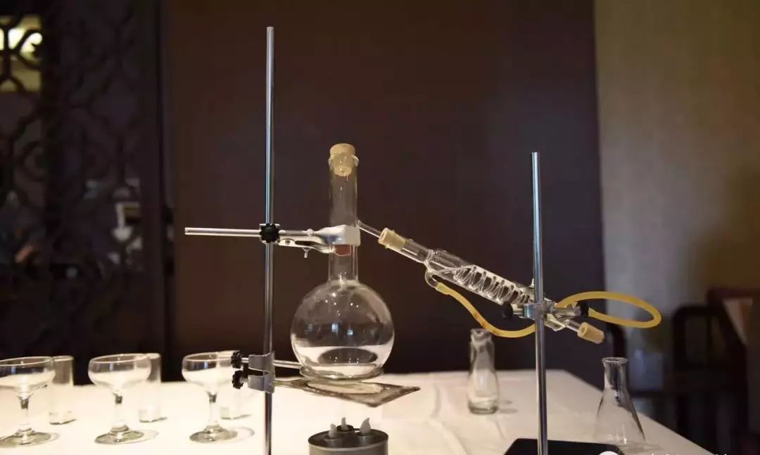 8个方法，帮你鉴定你喝的是粮食酒还是酒精酒-怎么辨别粮食酒还是不是粮食酒