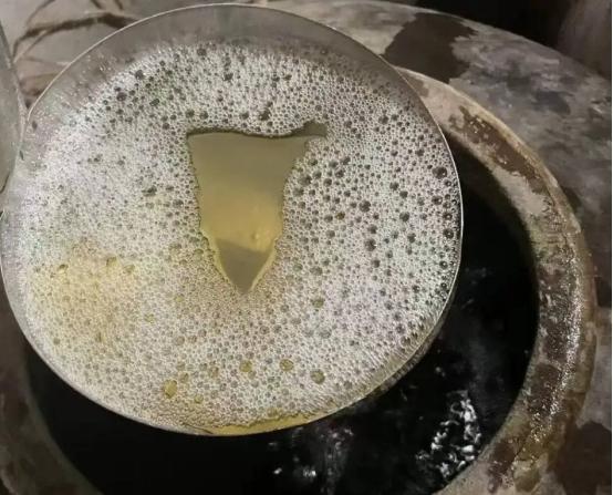 白酒瓶有这“2行数字”，别管价格高低，100%酒精酒，弄懂不吃亏-白酒瓶标签上的数字代表什么内容