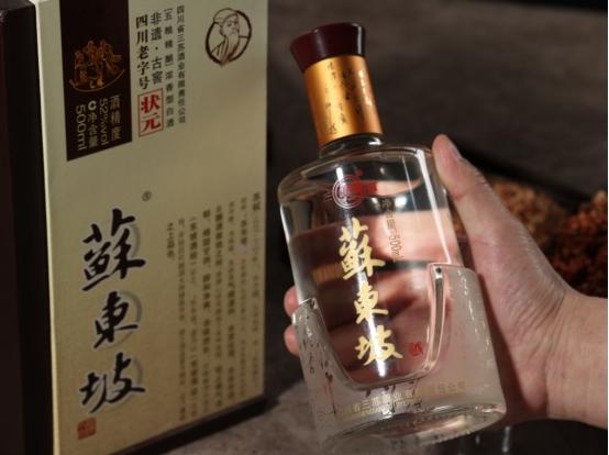 白酒瓶有这“2行数字”，别管价格高低，100%酒精酒，弄懂不吃亏-白酒瓶标签上的数字代表什么内容