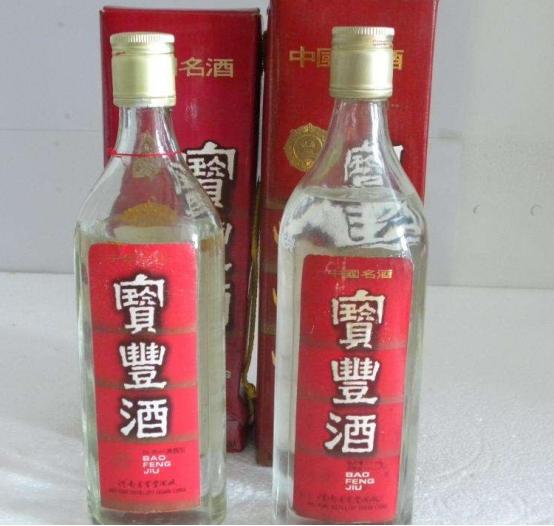 白酒瓶有这“2行数字”，别管价格高低，100%酒精酒，弄懂不吃亏-白酒瓶标签上的数字代表什么内容