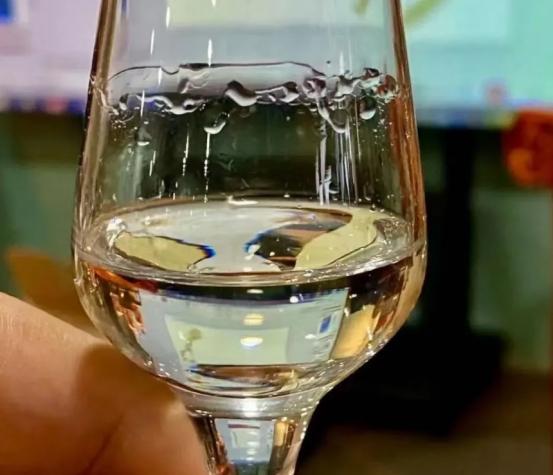 瓶身上有“10781”就是纯粮酒？行家：带有这3种标记的都是纯酿-白酒瓶上的纯粮标识