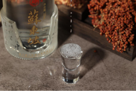 挑白酒时，发现瓶身带有这“5个数”，放心喝！都是100%纯粮佳酿-白酒怎么看产品标准号