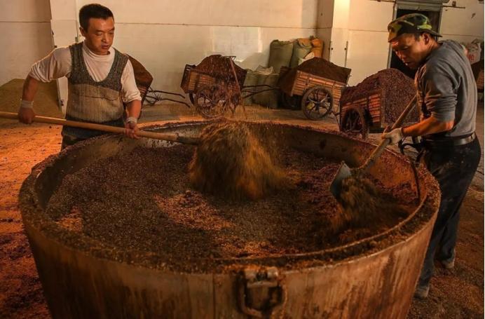 买白酒，不是越贵越好，行家：学会4个诀窍，再便宜也是纯粮好酒-如何买白酒便宜点