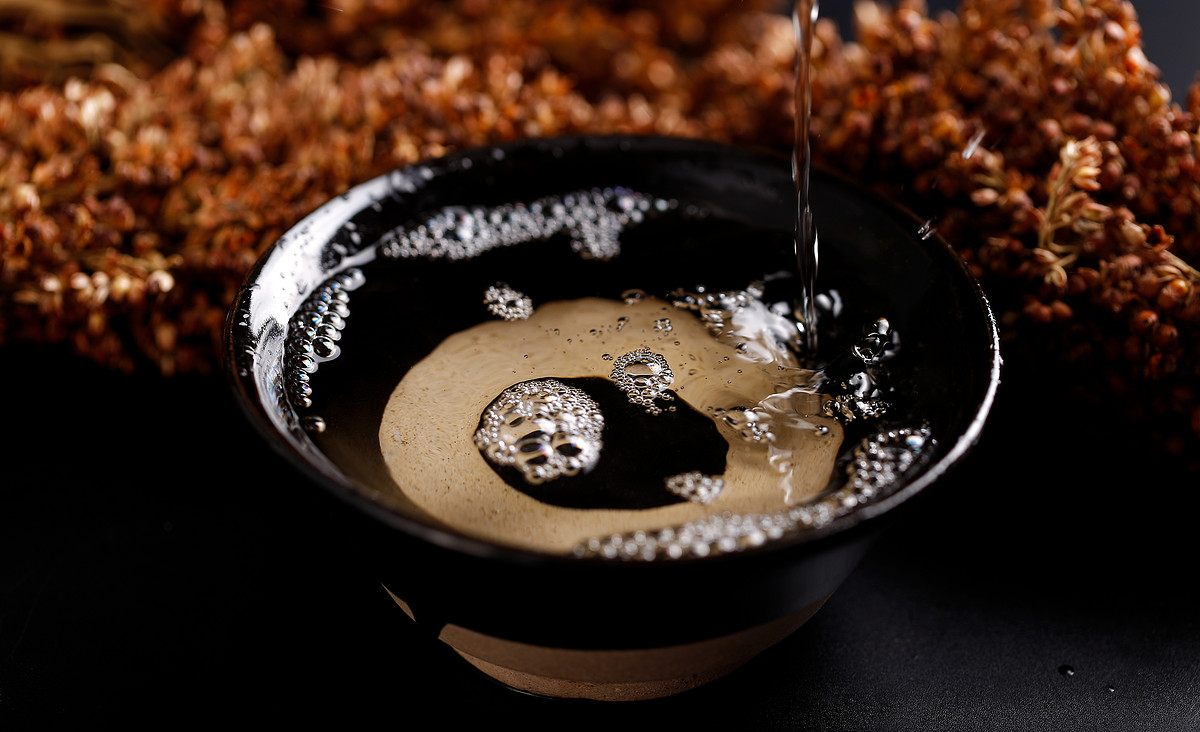 你还会傻傻认为酱香酒等于纯粮食酒吗-酱香酒是不是都是纯粮食酿造