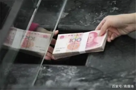 去银行存款要小心“这四点”，不少人已上当，家里有老人的注意了（去银行存款应该注意什么?）