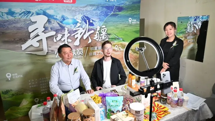 设立仅3年，事关几亿人……这个节日火了！背后的人是他们（哪年三个节日连一起）