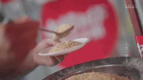 如何评价《人生一串》第三季？开播9.8分，2亿播放量，这几座城的烧烤已经火遍全网！（人生一串第一集分析人物形象）