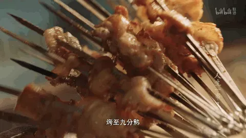 如何评价《人生一串》第三季？开播9.8分，2亿播放量，这几座城的烧烤已经火遍全网！（人生一串第一集分析人物形象）