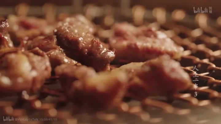 如何评价《人生一串》第三季？开播9.8分，2亿播放量，这几座城的烧烤已经火遍全网！（人生一串第一集分析人物形象）