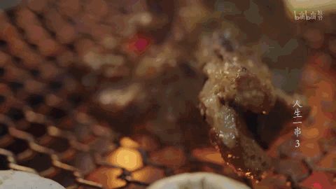 如何评价《人生一串》第三季？开播9.8分，2亿播放量，这几座城的烧烤已经火遍全网！（人生一串第一集分析人物形象）