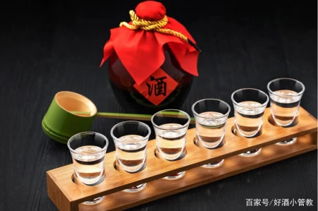 商超这几款“低档白酒”，价格都在60元上下，却都是纯粮食酿的酒-中低档白酒