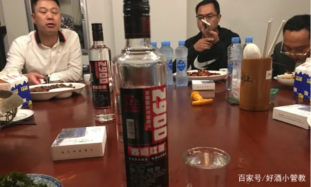 商超这几款“低档白酒”，价格都在60元上下，却都是纯粮食酿的酒-中低档白酒