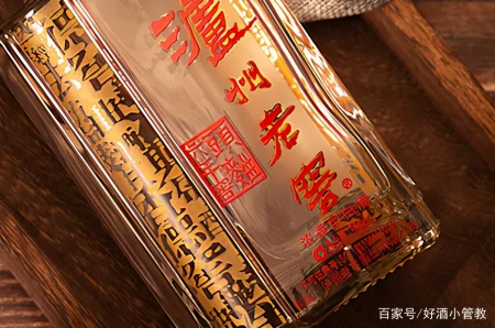 白酒瓶带有这个标号的，别管多便宜，都是十足的粮食酒！-白酒瓶型设计图片