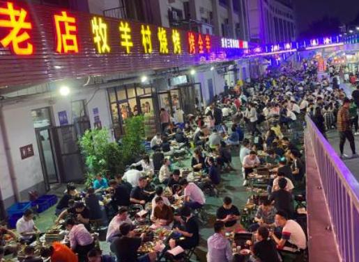 进淄取经！潍坊文旅局长去淄博烧烤摊“揽客”，称并非是临时起意（潍坊文旅局局长）