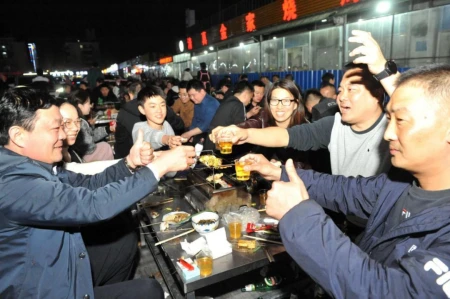 给淄博烧烤，泼一盆“冷水”（给淄博烧烤泼一盆冷水）