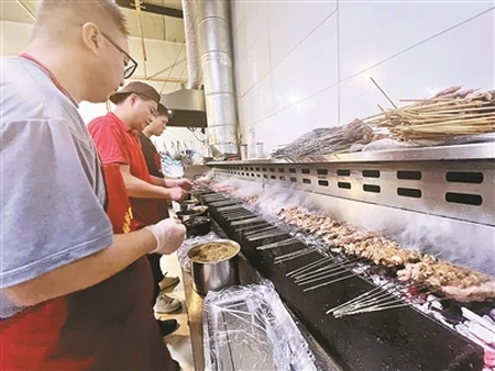 淄博烧烤出圈背后的 流量“算盘”（淄博烧烤网红店楼上）