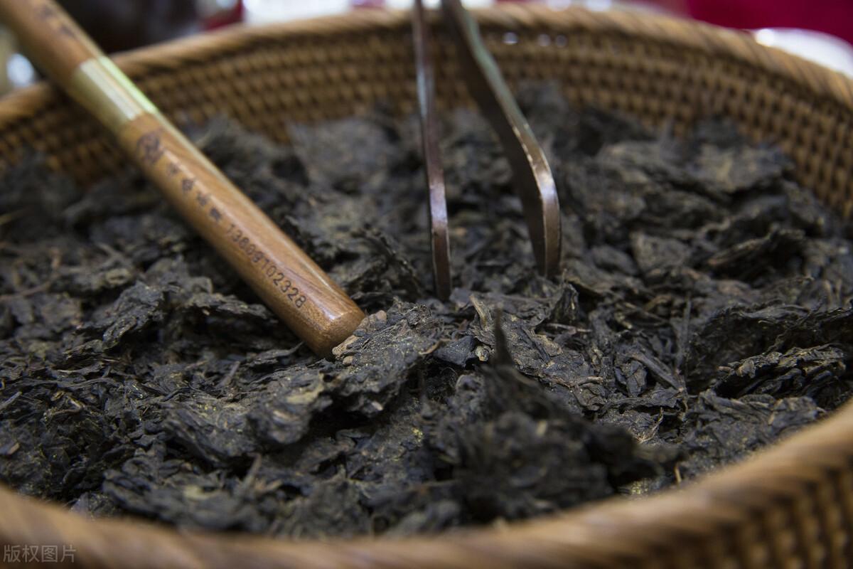 它是黑茶的代表之一，素有“茶中黄金”之称，竟是因为身上的金花-黑茶的代表性名茶及产地是哪里